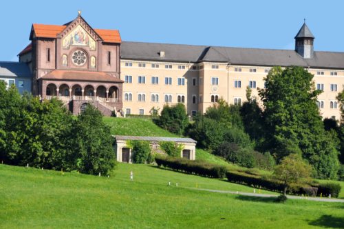 Schloss Tanzenberg in Kärnten ist Tagungsort für das Forum Junge Theologie (© Foto: wikipedia.org_Johann Jaritz)
