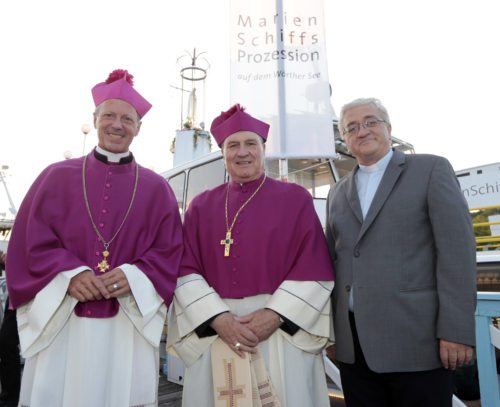 Propst Fürnsinn mit Generalvikar Guggenberger und P. Kos von der Pfarre St. Josef-Siebenhügel  (© Foto: Pressestelle/Eggenberger)