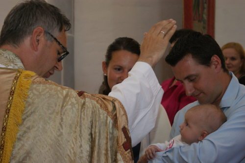Annemarie und Boris Hoffmann bei der Taufe ihrer Tochter Lea (© Foto: Familie Hoffmann)