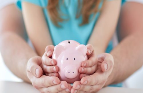 Am Tag der Familie bietet der Familienverband ein kostenloses Serviceangebot rund um Steuerfragen (© Foto: Shutterstock)