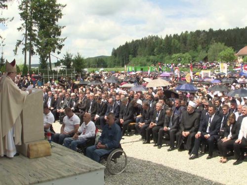 Hl. Messe im Rahmen der Gedenkfeier am Loibacher Feld (Archivfoto 2017). (© Foto: Archivfoto)