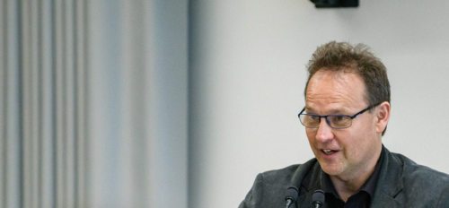 Klaus Schönberger, Professor für Kulturanthropologie an der Universität Klagenfurt im SONNTAG-Gespräch über die Digitalisierung, was Jugendliche in der digitalen Welt lernen sollen und warum der Laptop im Klassenzimmer nicht die Lösung aller Probleme bringt. (© Foto: hude)