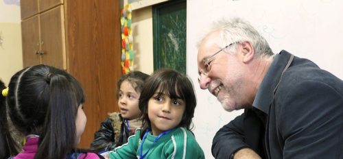 Caritasdirektor Josef Marketz im SONNTAG-Interview über das Hilfsprojekt für Flüchtlingskinder in Jordanien, über intelligente Flüchtlingspolitik und warum die Caritas ausnahmslos allen Menschen hilft. (© Foto: caritas sacher)
