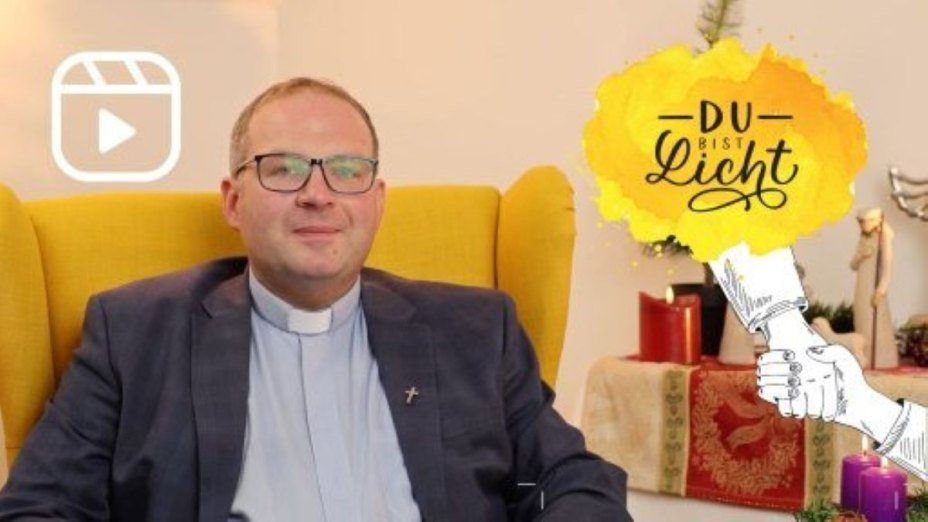 Ti si luč - Komu podajaš roko? | &copy; Foto: