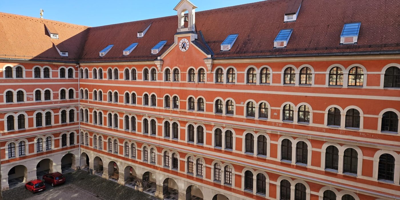 &copy; &copy; Foto: Redaktion/KSK - Innenhof Priesterseminar 