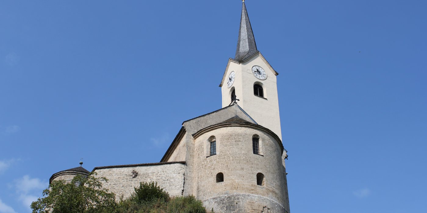&copy; Foto: Wikipedia, Ostansicht Pfarrkirche Stein im Jauntal/ Kamen v Podjuni
