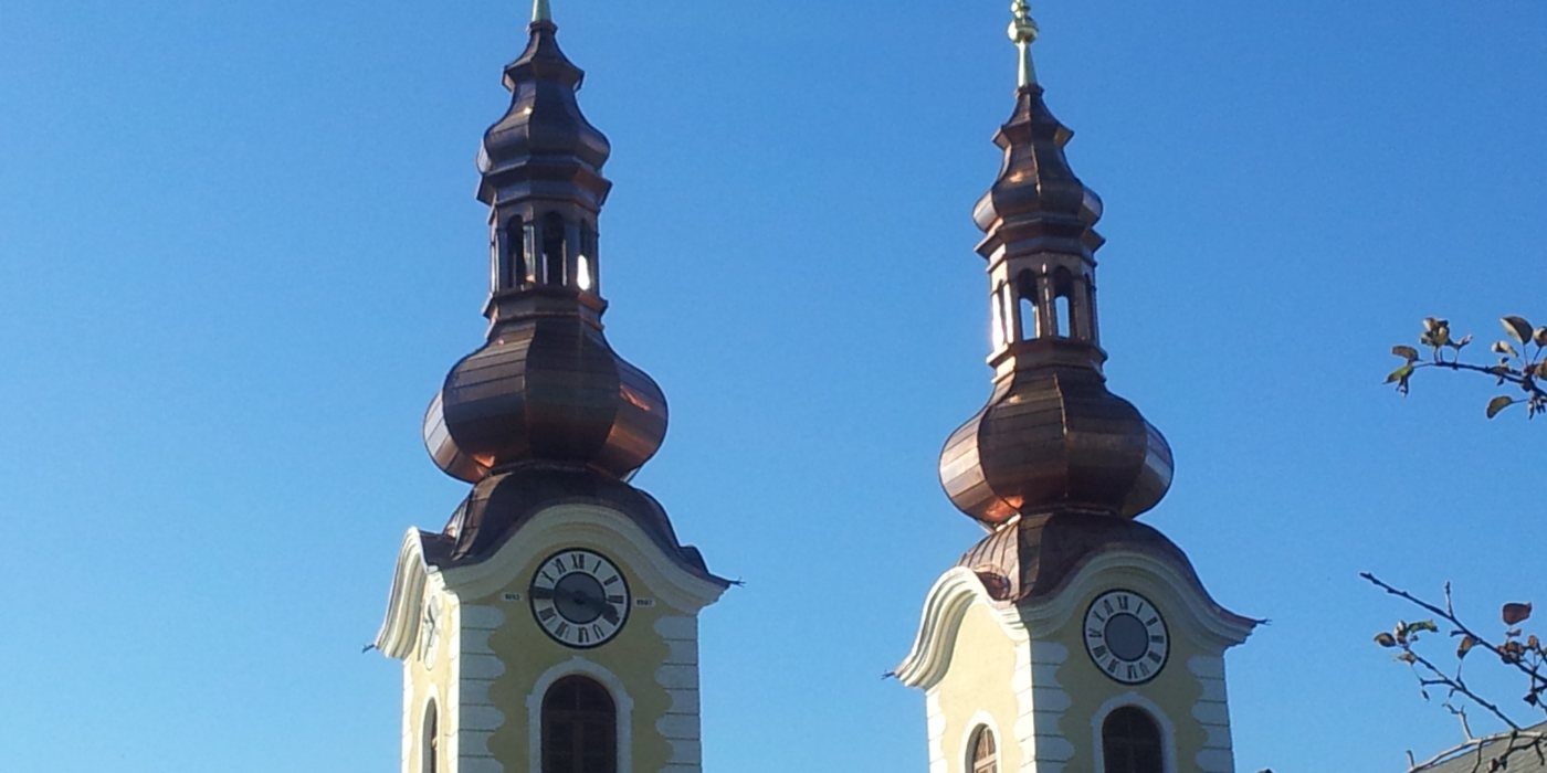 © Foto: Pfarre Maria Rain - Die mächtigen Zwiebeltürme der Kirche Maria Rain