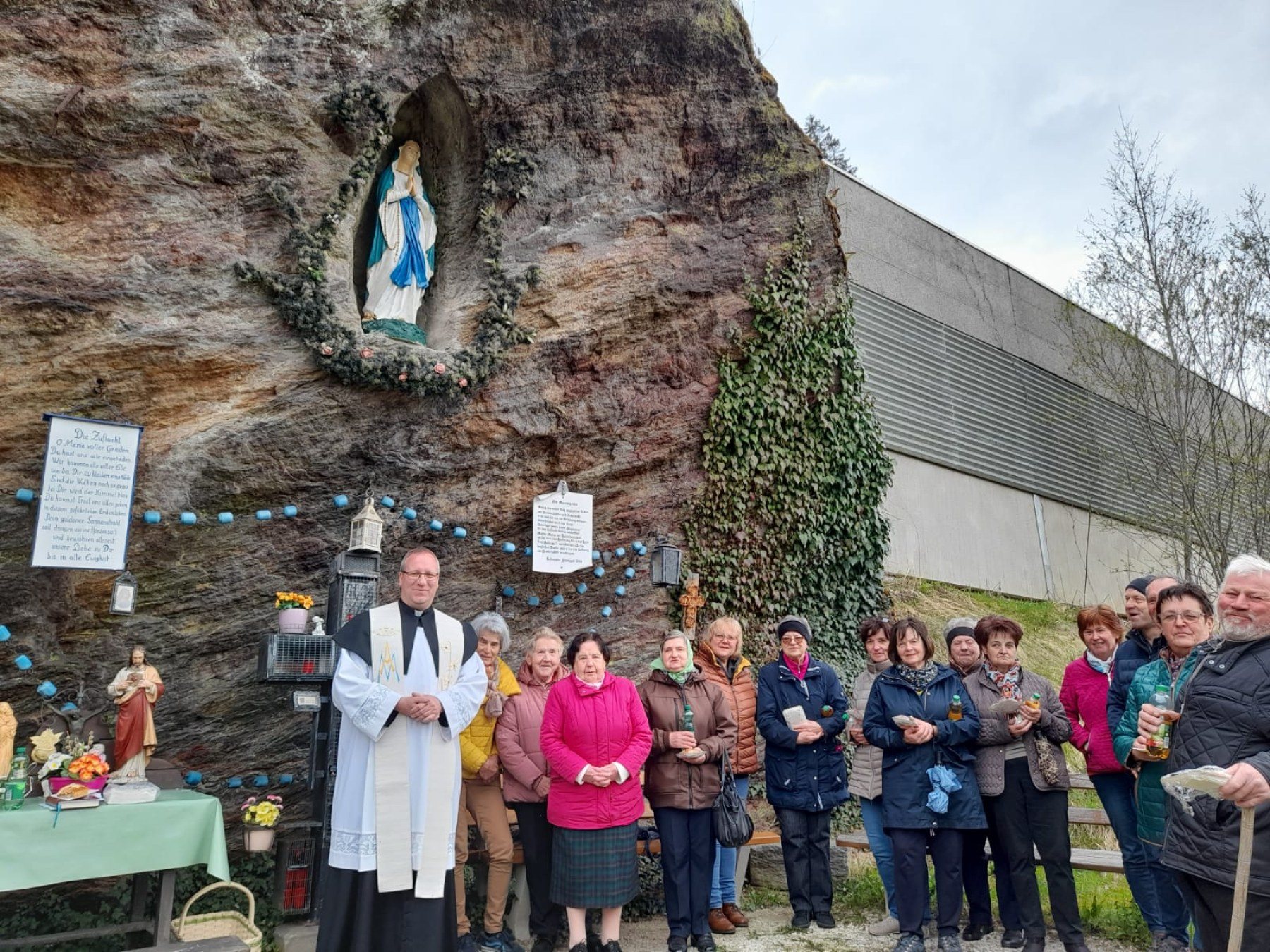 MuttergottesStatue kehrt zur LourdesGrotte an der Lavant zurück MuttergottesStatue kehrt zur LourdesGrotte an der Lavant zurück