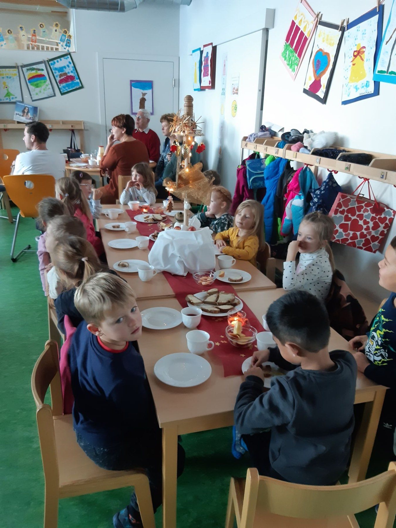 Weihnachtsfeier und Waldweihnacht im Kindergarten Triangel