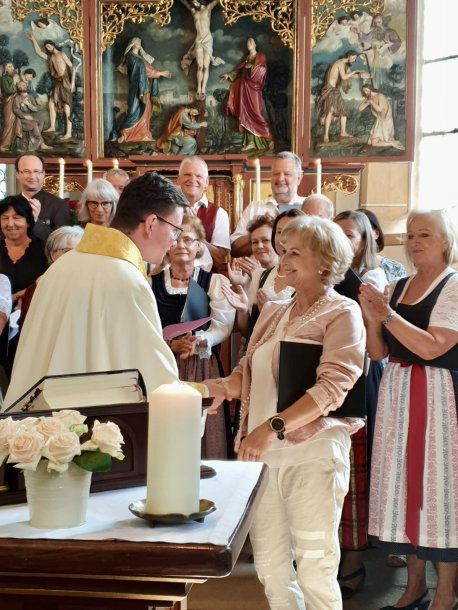 Bild: Bischöfliche Ehrungen für die Mitglieder des Kirchenchores St. Johann 