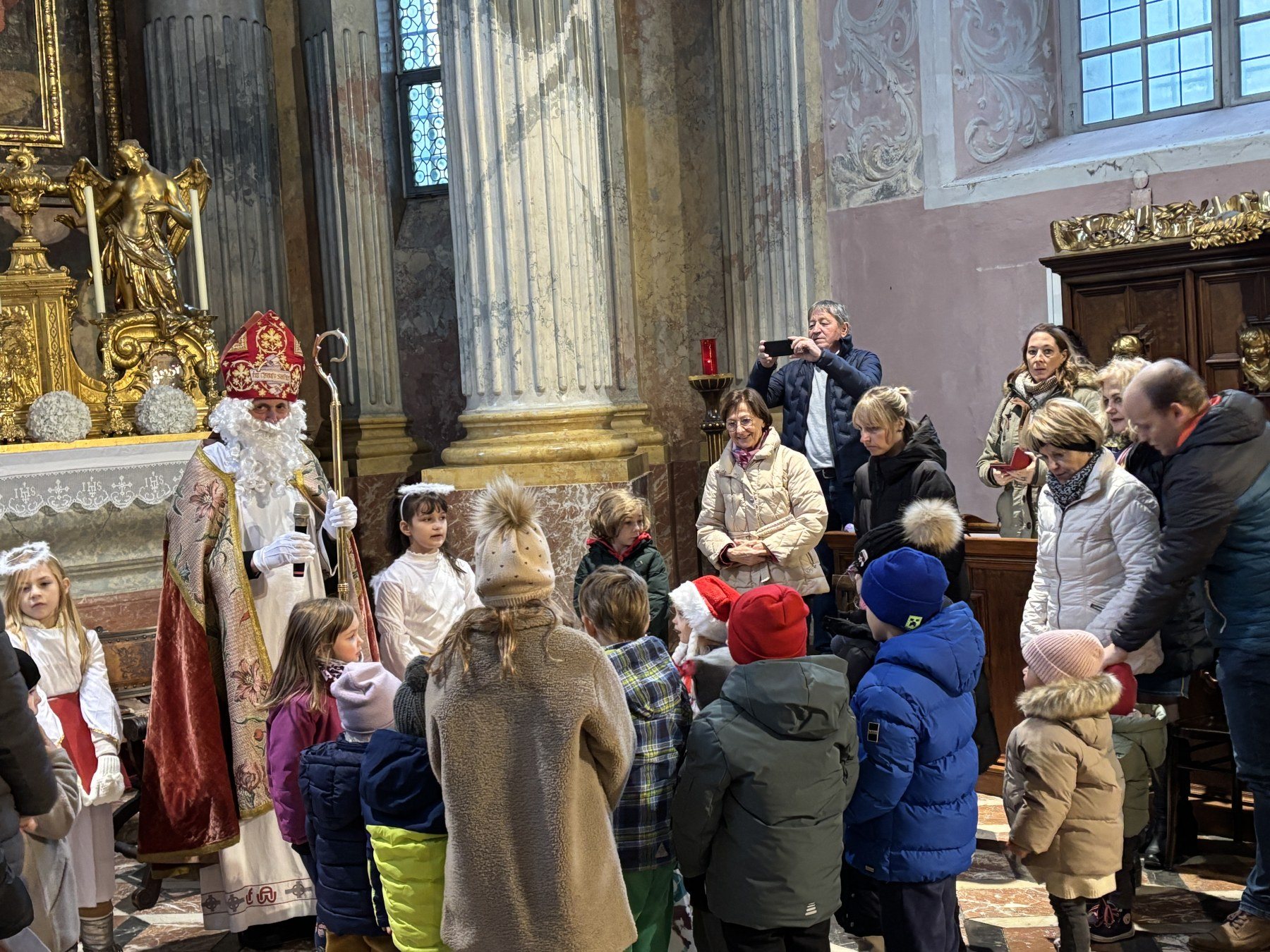 Detailed Wenn 1.000 Menschen Im Dom Auf Den Bischof Warten: Ihnen Brannte Das Herz Wallpaper Art Detailed Wenn 1.000 Menschen Im Dom Auf Den Bischof Warten: Ihnen Brannte Das Herz Wallpaper Art