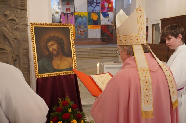 Bild: Feierlicher Auftakt der Heilig-Haupt-Andacht in der Jubiläumskirche Wolfsberg