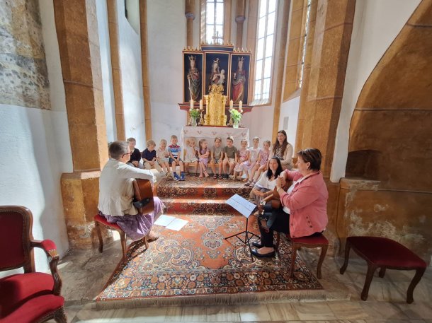 Bild zum Eintrag 'Fest der Hl. Dreifaltigkeit in der Pfarre Launsdorf , St. Sebastian mit dem Pfarrkindergarten Launsdorf '
