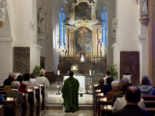 Bild: Auftakt zur Gebetsreihe „Abende der Barmherzigkeit“ in der Markuskirche