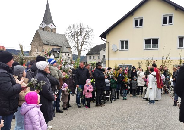 Bild: Palmbuschensegnung • Blagoslov praseljcev