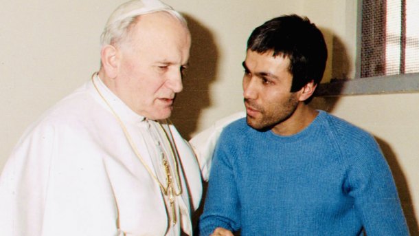 Hl. Johannes Paul II. mit Ali Ağca. (PAP)