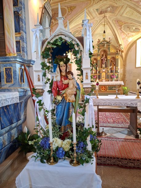 Bild: &bdquo;Laurenzi&ldquo; in Gemmersdorf: Prozession mit Allerheiligstem und Madonnenstatue