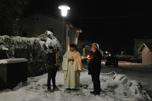 Bild: Im Licht der Kerzen, früh morgens