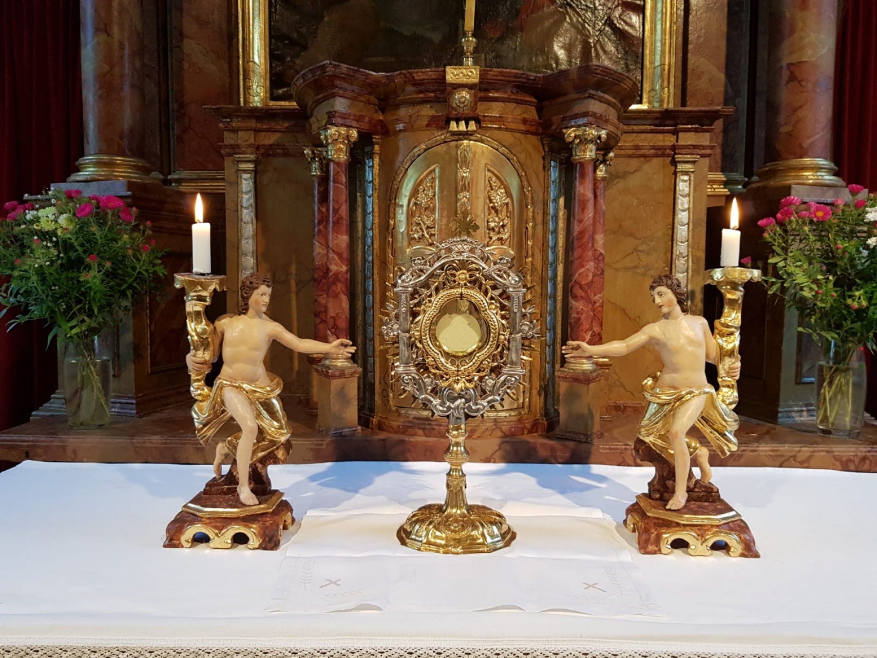 “Christus anbeten im Allerheiligsten Sakrament”