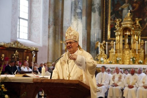 Bischof Alois Schwarz bei der Predigt im Dom zu Klagenfurt am 24. Juni 2018.<br />
(© Foto: Pressestelle/Höher).