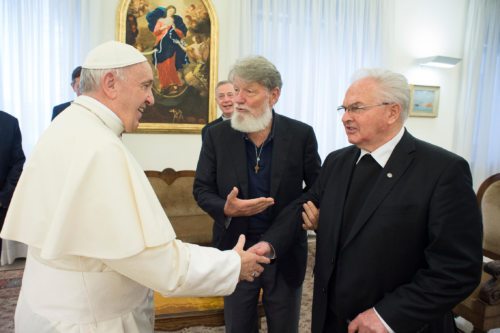 Papež Frančišek, Pedro Opeka in Jože Kopeinig (Foto: Vatican Media)