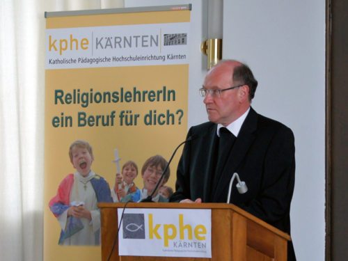 Diözesanbischof Dr. Alois Schwarz bei seinem Grußwort an die Festgäste (© Foto: kphe)