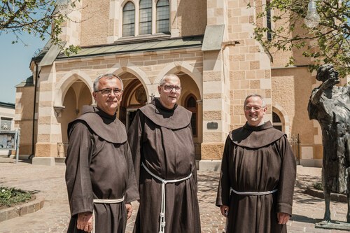 P. Terentius Gizdon OFM (l.), P. Norbert Pleschberger OFM (m.) und P. Emmanuel-Maria Fitz OFM - Foto: © Tom Lugger P. Terentius Gizdon OFM (l.), P. Norbert Pleschberger OFM (m.) und P. Emmanuel-Maria Fitz OFM - Foto: © Tom Lugger