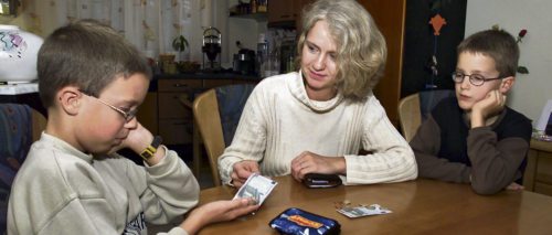 Lieb und teuer sind Kinder ihren Eltern. Der Gesellschaft nicht immer, sagt Steuer- und Familienexperte Alfred Trendl. (© Foto: KNA )
