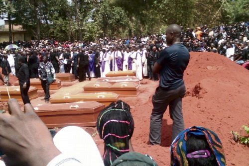 Begräbnis christlicher Terroropfer der nigerianischen Sekte Boko Haram. (© Foto: privat) Begräbnis christlicher Terroropfer der nigerianischen Sekte Boko Haram. (© Foto: privat)