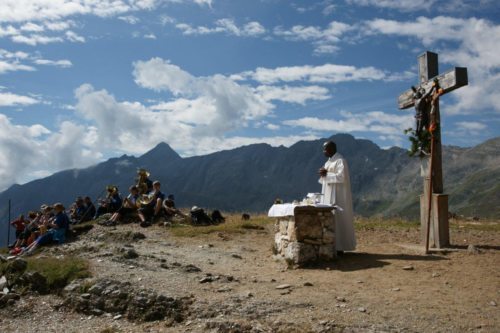 Die traditionelle Tauernprozession in Mallnitz findet am Hochfest “Mariä Himmelfahrt“ statt.<br />(Foto: Referat für Tourismusseelsorge/Peter Angermann)