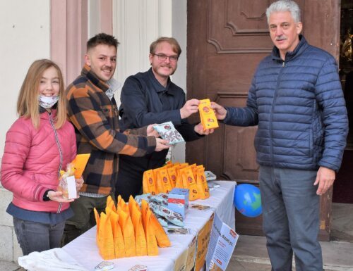 Missio Verkauf von Schokopralinen (Foto: Sliskovic)