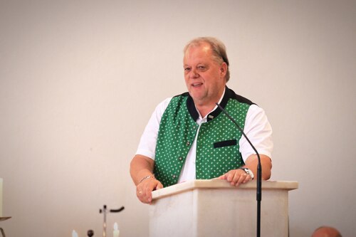 Feldkirchens Bürgermeister Martin Treffner hieß unseren neuen Hirten herzlich willkommen! (Foto: © PAss. Peter Artl) Feldkirchens Bürgermeister Martin Treffner hieß unseren neuen Hirten herzlich willkommen! (Foto: © PAss. Peter Artl)