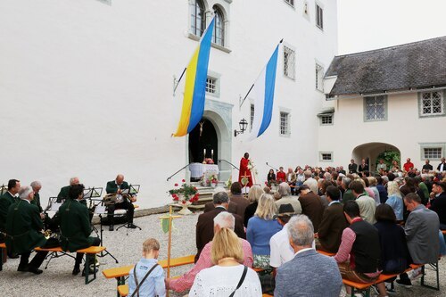 Feierlicher Gottesdienst im Schloss Gradisch (Foto: © PAss. Peter Artl) Feierlicher Gottesdienst im Schloss Gradisch (Foto: © PAss. Peter Artl)