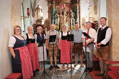 Musikalisch umrahmt von einer Abordnung des Feldkirchenchors (© PAss. Peter Artl) Musikalisch umrahmt von einer Abordnung des Feldkirchenchors (© PAss. Peter Artl)