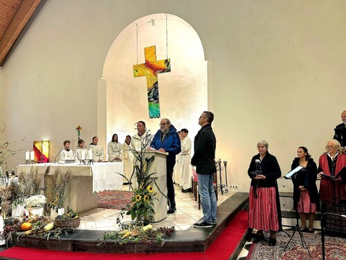 PGR-Obmann Mag. Albert Gaskin begrüßt Akolyth Hoffmann und Pastoralassistent Artl (Foto: Maximilian Gaskin) PGR-Obmann Mag. Albert Gaskin begrüßt Akolyth Hoffmann und Pastoralassistent Artl (Foto: Maximilian Gaskin)
