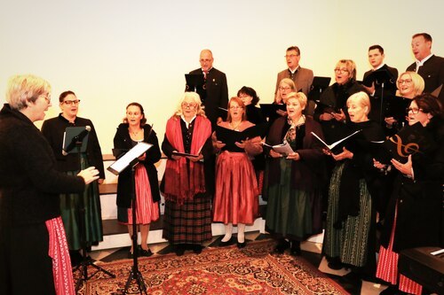 Der Feldkirchenchor umrahmte den Gottesdienst feierlich (Foto: © PAss. Peter Artl) Der Feldkirchenchor umrahmte den Gottesdienst feierlich (Foto: © PAss. Peter Artl)