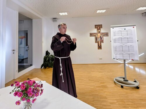 Bild zum Eintrag 'Ein Rosenkranz, der verbindet'