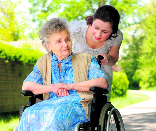 Lebensfreude trotz Demenz? Das ist nur in einer liebevollen Umwelt möglich. (© Foto: Foto: Alexander Raths/Fotolia.com) Lebensfreude trotz Demenz? Das ist nur in einer liebevollen Umwelt möglich. (© Foto: Foto: Alexander Raths/Fotolia.com)