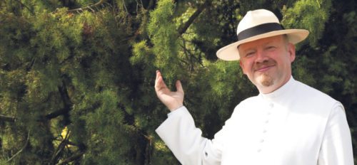 Kräuterpfarrer Benedikt Felsinger O.Praem. über die Schule der Natur, ganzheitliche Seelsorge und Schöpfungsverantwortung. (© Foto: krobath) Kräuterpfarrer Benedikt Felsinger O.Praem. über die Schule der Natur, ganzheitliche Seelsorge und Schöpfungsverantwortung. (© Foto: krobath)