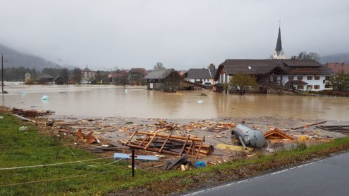 Beträchtliche Schäden gibt es auch im Ort Rattendorf (Bild: AFK Unteres Gailtal).