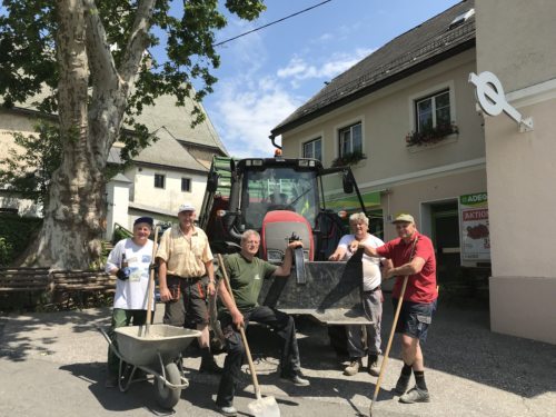 Častno sodelovanje za suško faro - Ehrenamtliche Zusammenarbeit für die Pfarre Neuhaus&nbsp;(Foto: Pfarrarchiv Neuhaus- Suha)