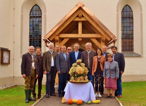 Erntedankfest in Bach mit Gästen aus Rumänien • Zahvalna nedelja v Potočah z gosti iz Romunije (Foto: OStR Mag. Karl Pölz) Erntedankfest in Bach mit Gästen aus Rumänien • Zahvalna nedelja v Potočah z gosti iz Romunije (Foto: OStR Mag. Karl Pölz)