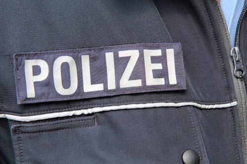 Polizei (Bild: Peter Weidemann<br />
In: Pfarrbriefservice.de Polizei (Bild: Peter Weidemann<br />
In: Pfarrbriefservice.de