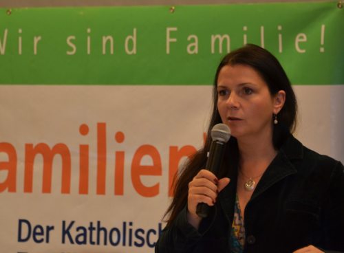 Was ist eigentlich Gender? – Gender Gaga - wie eine absurde Ideologie unseren Alltag erobern will Birgit Kelle am 8. Oktober in Klagenfurt Was ist eigentlich Gender? – Gender Gaga - wie eine absurde Ideologie unseren Alltag erobern will Birgit Kelle am 8. Oktober in Klagenfurt