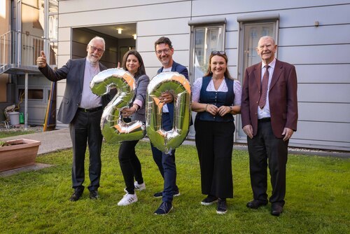 Bischof Josef Marketz, Pflegedienstleiterin Gabriele Gangl, Caritasdirektor Ernst Sandriesser, die administrative Leiterin Alexandra Messner und der ehemalige Caritasdirektor Viktor Omelko (v. li) Foto: Caritas/Johannes Leitner Bischof Josef Marketz, Pflegedienstleiterin Gabriele Gangl, Caritasdirektor Ernst Sandriesser, die administrative Leiterin Alexandra Messner und der ehemalige Caritasdirektor Viktor Omelko (v. li) Foto: Caritas/Johannes Leitner