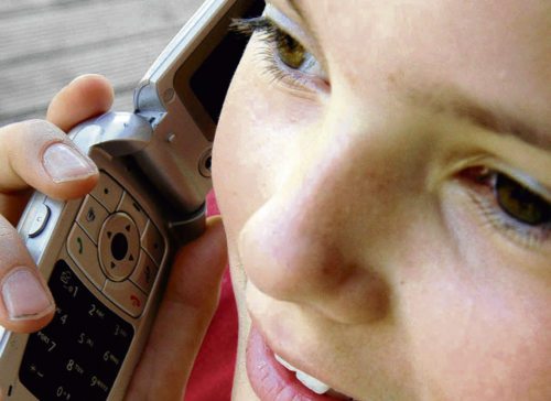 Telefonieren ohne Ende – ein erster Schritt in die Schuldenspirale (© Foto: DDP) Telefonieren ohne Ende – ein erster Schritt in die Schuldenspirale (© Foto: DDP)