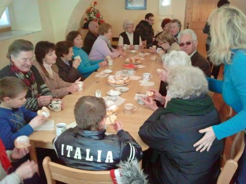 Was wäre ein Fasching ohne Krapfen, aromatischem Tee und wärmenderem Glühwein? (© Foto: zp)