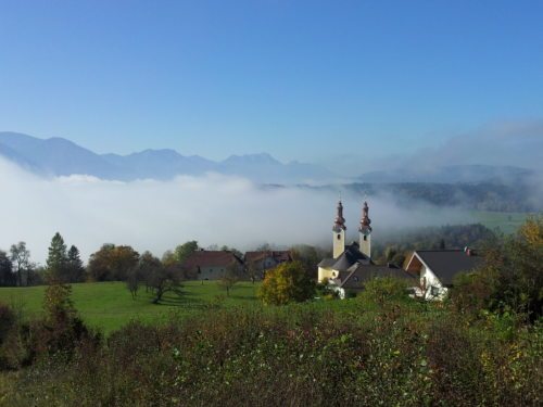 Wallfahrtskirche mit Blick auf das Rosental  (© Foto: Mag. Stefan Sablatnig)