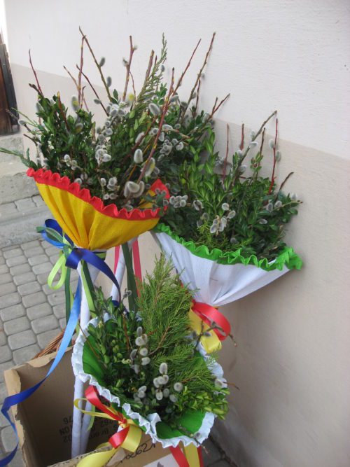 Palmbuschen warten auf den Verkauf (© Foto: Brigitte Weber)