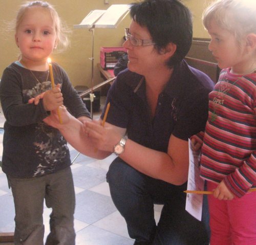 Frau Granig mit zwei Kinder (© Foto: Brigitte Weber)